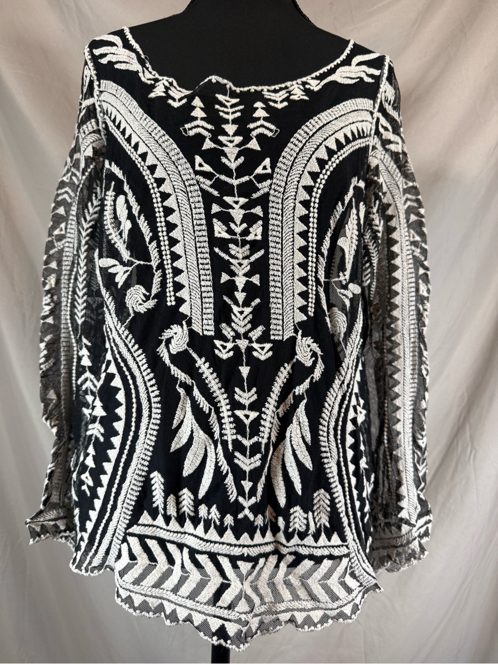 Umgee Embroidered Mesh Boho Tunic Top Black/Ivory - Size Medium
